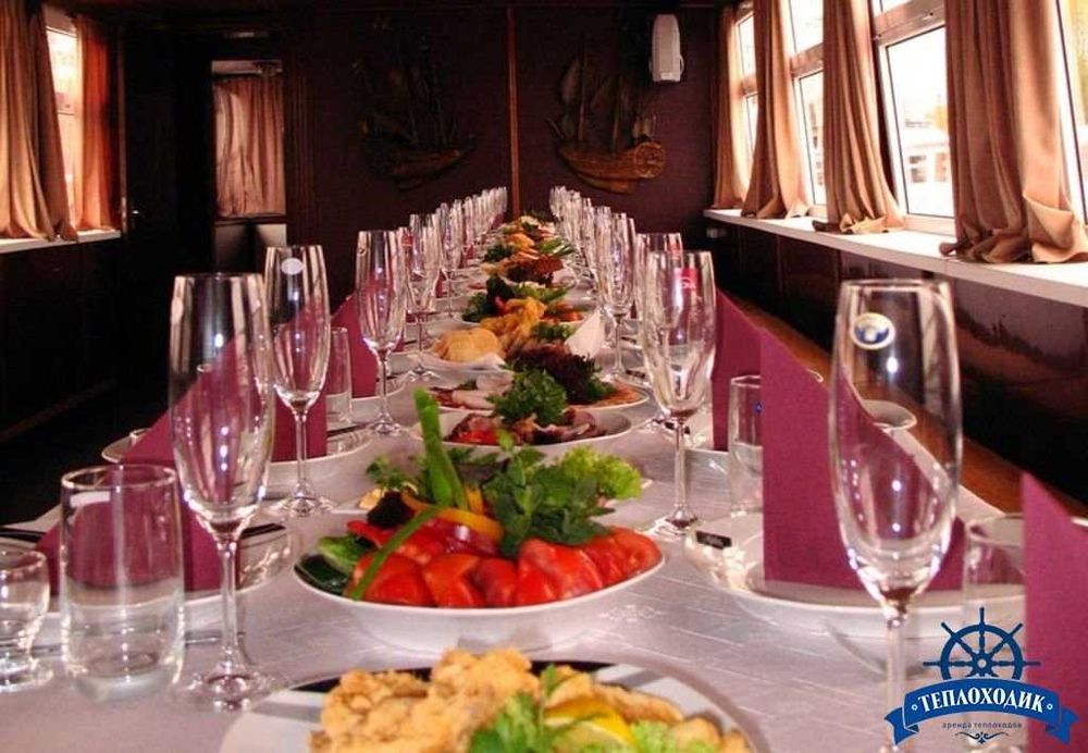 Теплохід, судно.