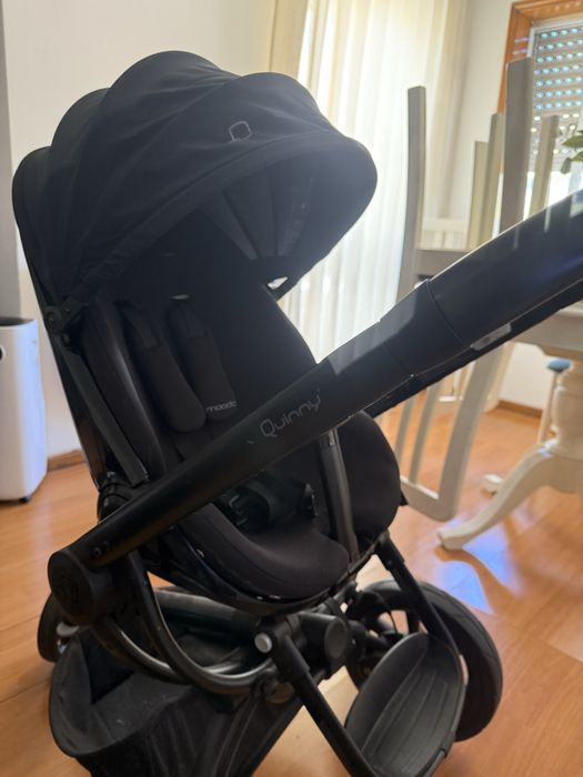 Carinho de bebe marca Quinny
