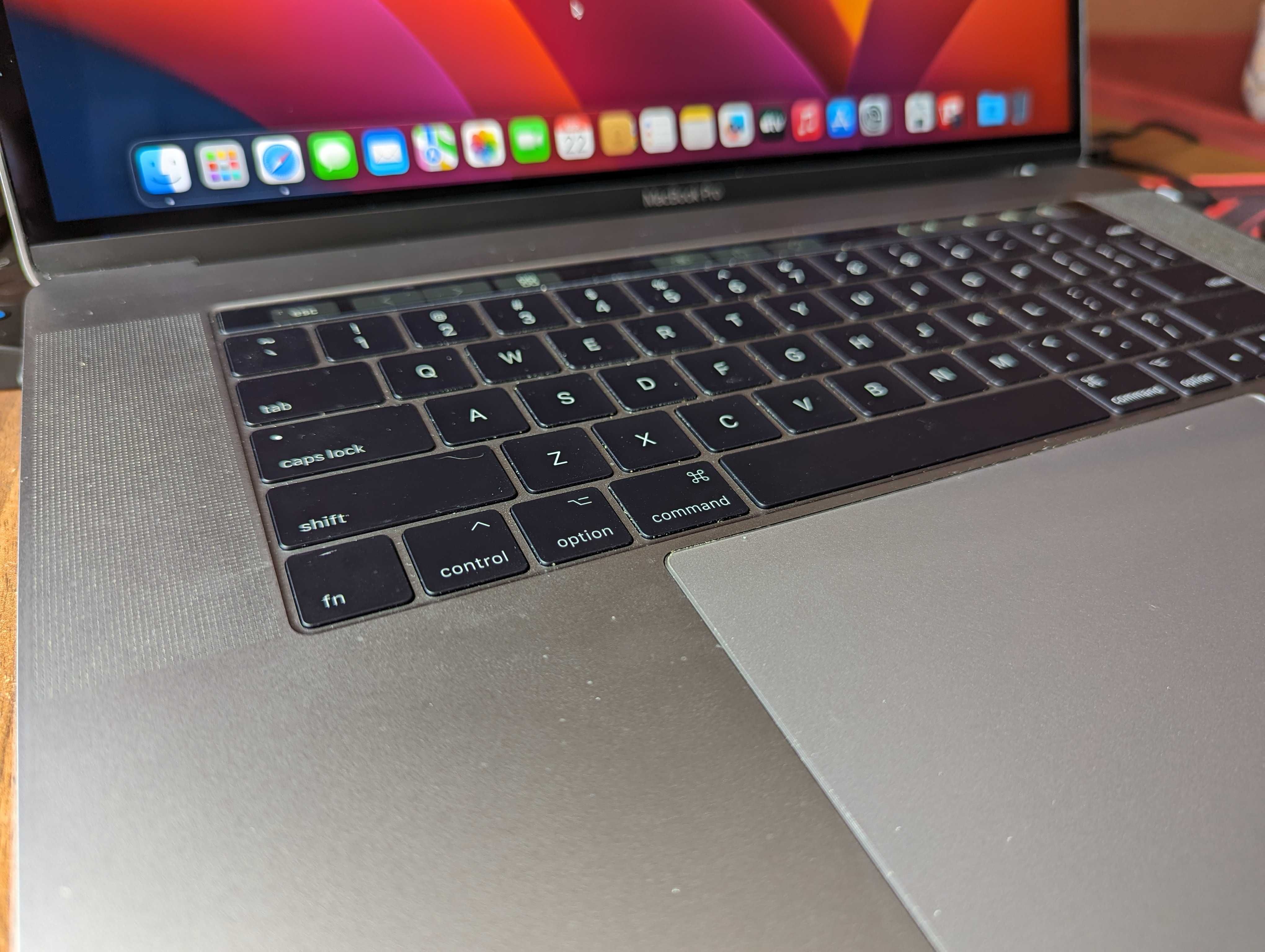 Ноутбук Apple MacBook Pro 15" 2017 Touchbar 16/500Gb i7 3.1Gz Radeon