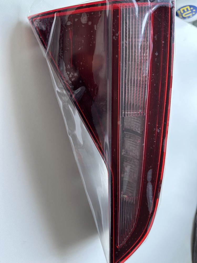 Продам фонарь зданий VW Jetta 2019 USA