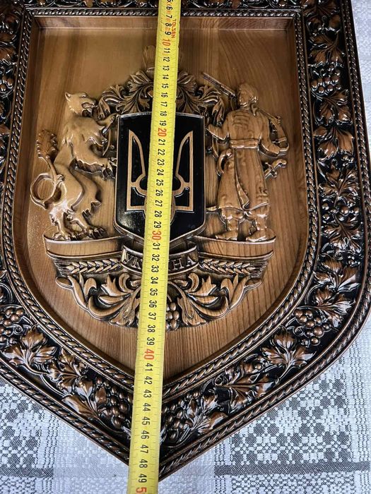 Великий Герб України з дерева