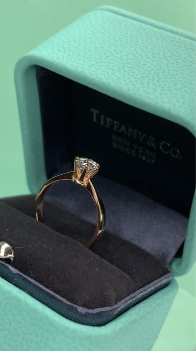 Каблучка з діамантом в стилі Tiffany. 0.5Ct.