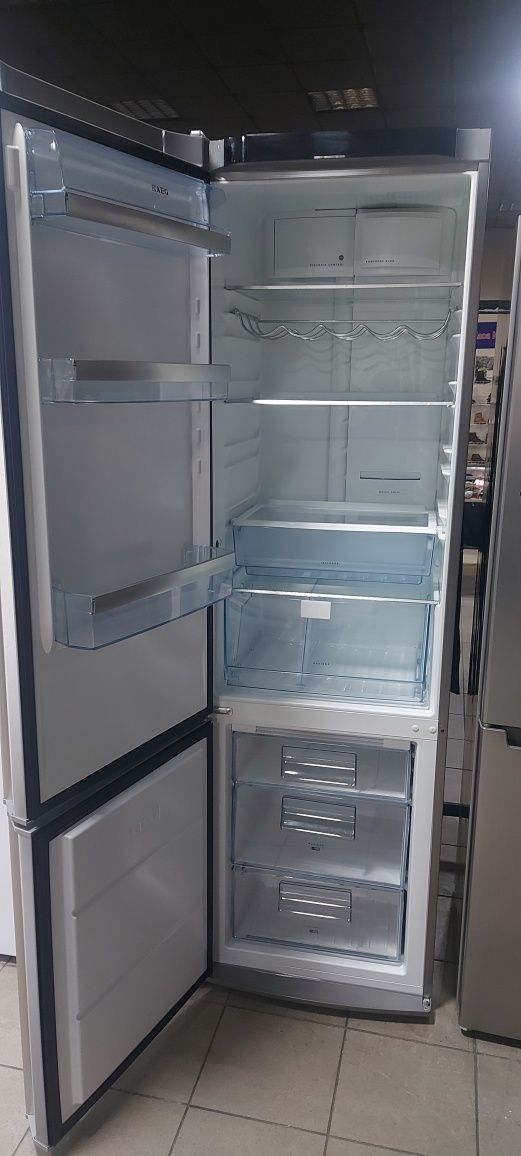 Холодильник  AEG S83600CMMO
