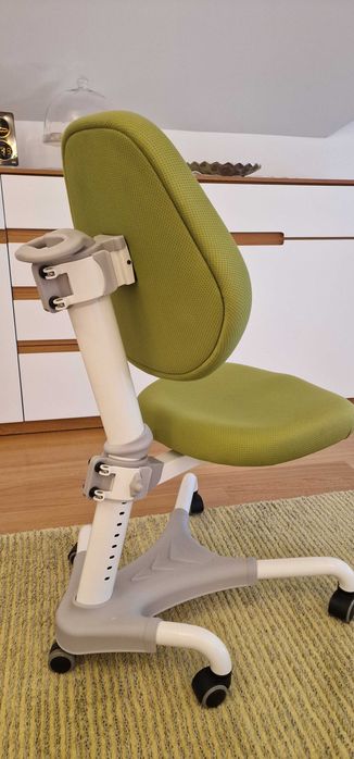 Zielono-białe krzesło obrotowe Meblik JUMP – regulowane