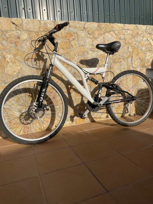 Bicicleta de Montanha GKX com Suspensão Total e Conta-Quilómetros