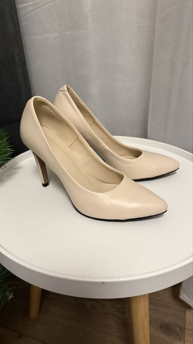 Туфлі на каблуку з натуральної шкіри