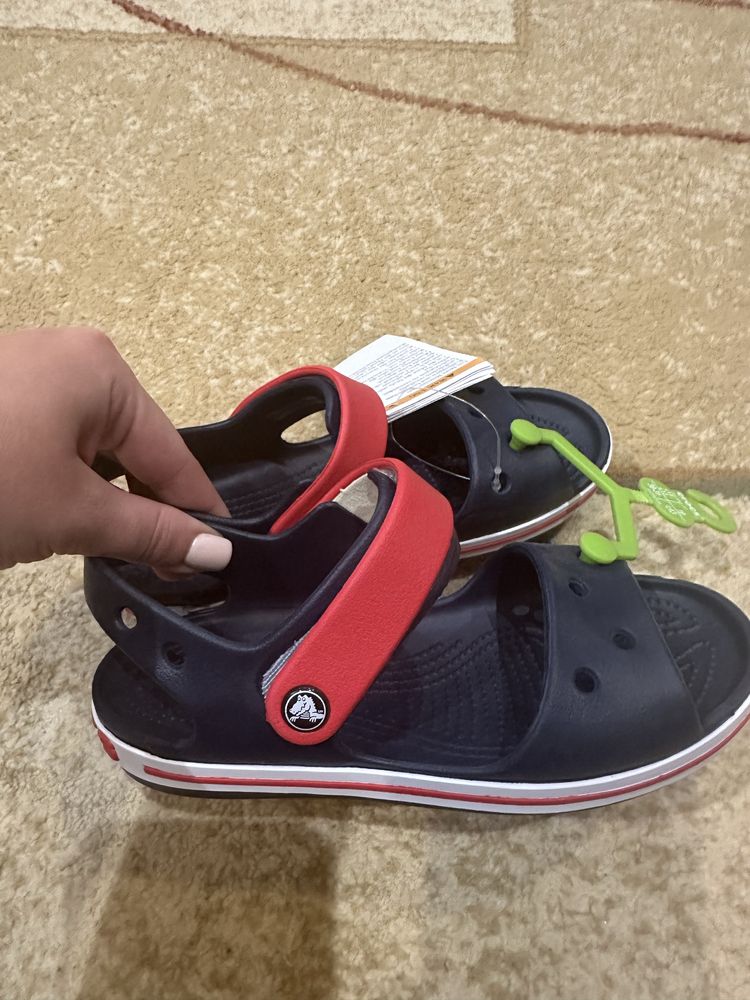 Продам босоножки crocs размер 30