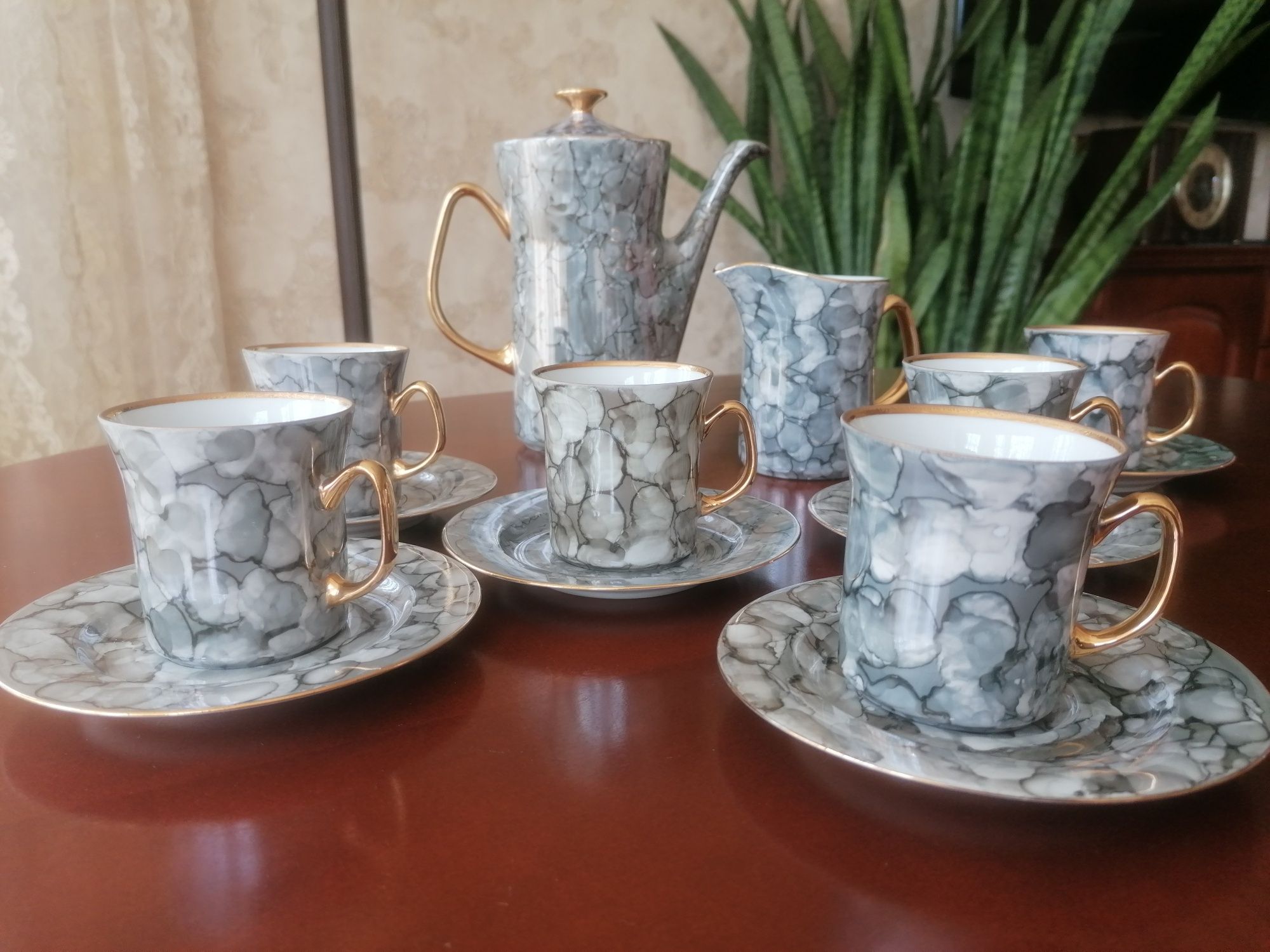 Porcelanowy szary ze złoceniami serwis do kawy/herbaty, Włocławskie Za