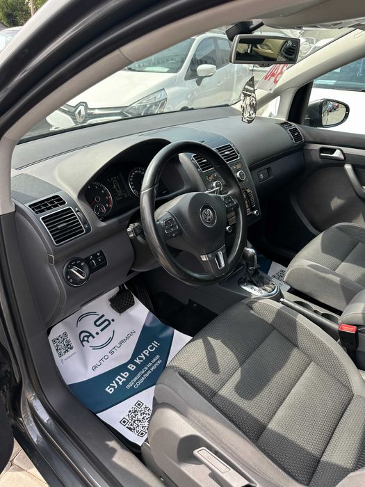 Продам Volkswagen Touran  2013 рік можлива розстрочка,кредит,обмін!