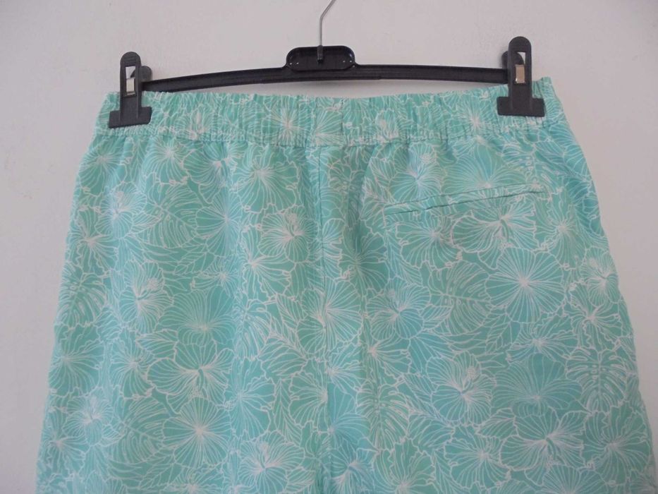 calção de homem cor verde e branco