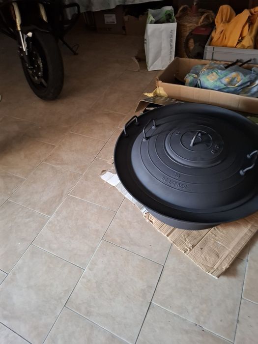 Duas Panelas/Potes antigas em excelente estado. Novas.