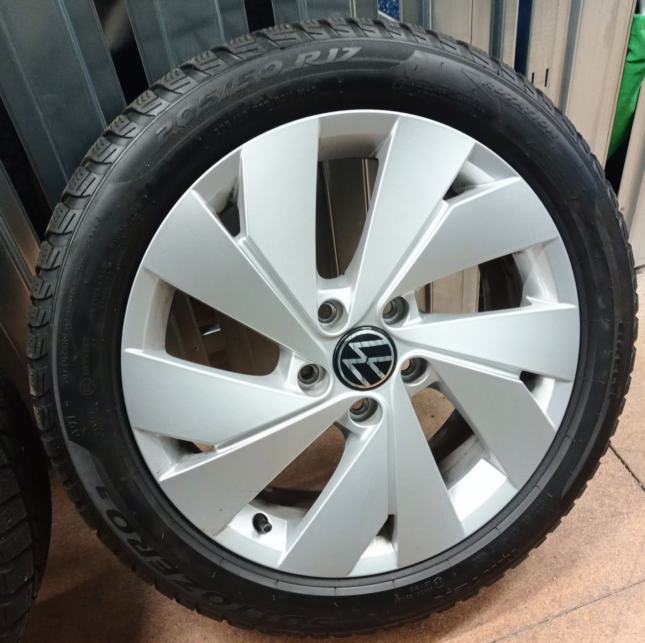 Koła Felgi 17 5x112 Opony 205/50/17 PIRELLI SOTTOZERO 3 z 2021 roku