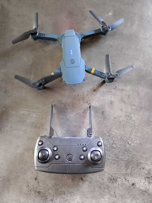 Super wytrzymały składany DRON