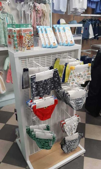 Wyposażenie sklepu odzieżowego, 51015 meble, regały, haki