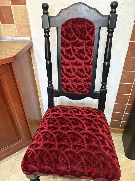 Krzesła drewniane do salonu