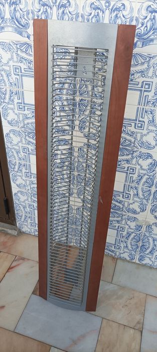 Porta cd's em metal e madeira