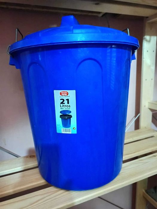 Balde plástico com tampa 21 litros