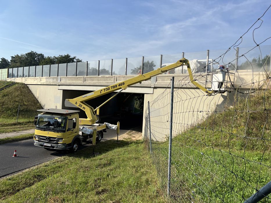 Wynajem podnośnik koszowy zwyżka przyłącza elektryczne Opoke i okolice