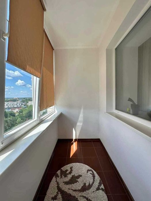 Продам 2 кімнатну великогабаритну квартиру на Кравчука