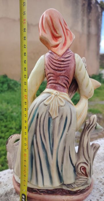 Estatueta de velhinha pastora