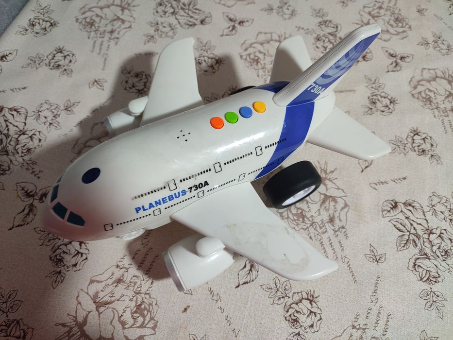 Продам самолёт детский