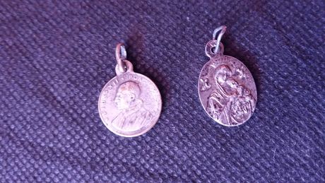 Medaliki-zawieszki srebro antyk.