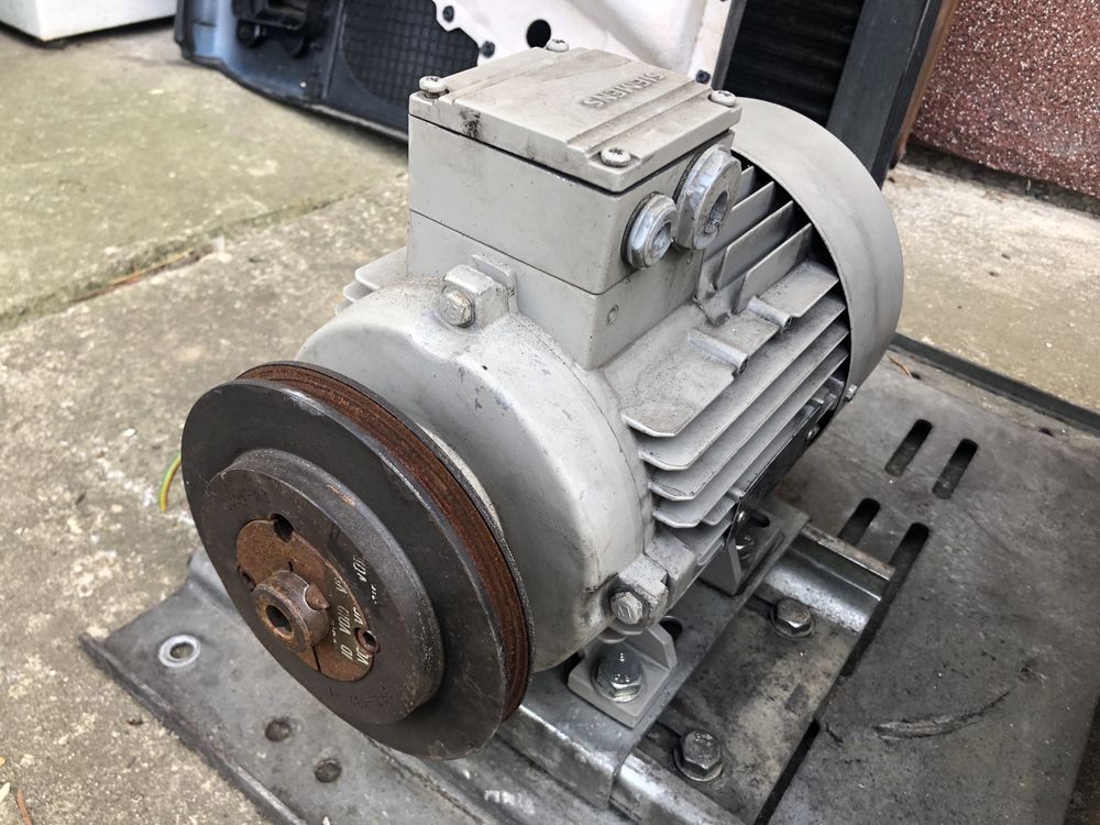 Silnik Siemens 1,5 kW 3-faz (1LA7089-2AA10-Z) z wentylatorem (komplet)