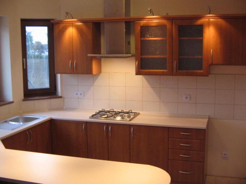 Stolarz-WOLNE TERMINY, zajmuję się też naprawą mebli.