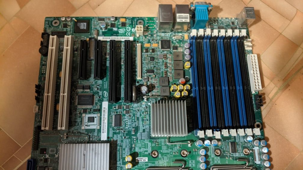 Продам серверную мат.плату Intel S5000PSL(Lga 771)