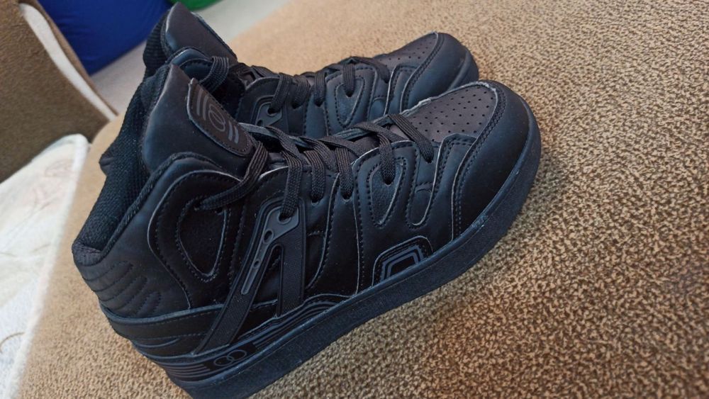 Кросівки високі 38 розмір