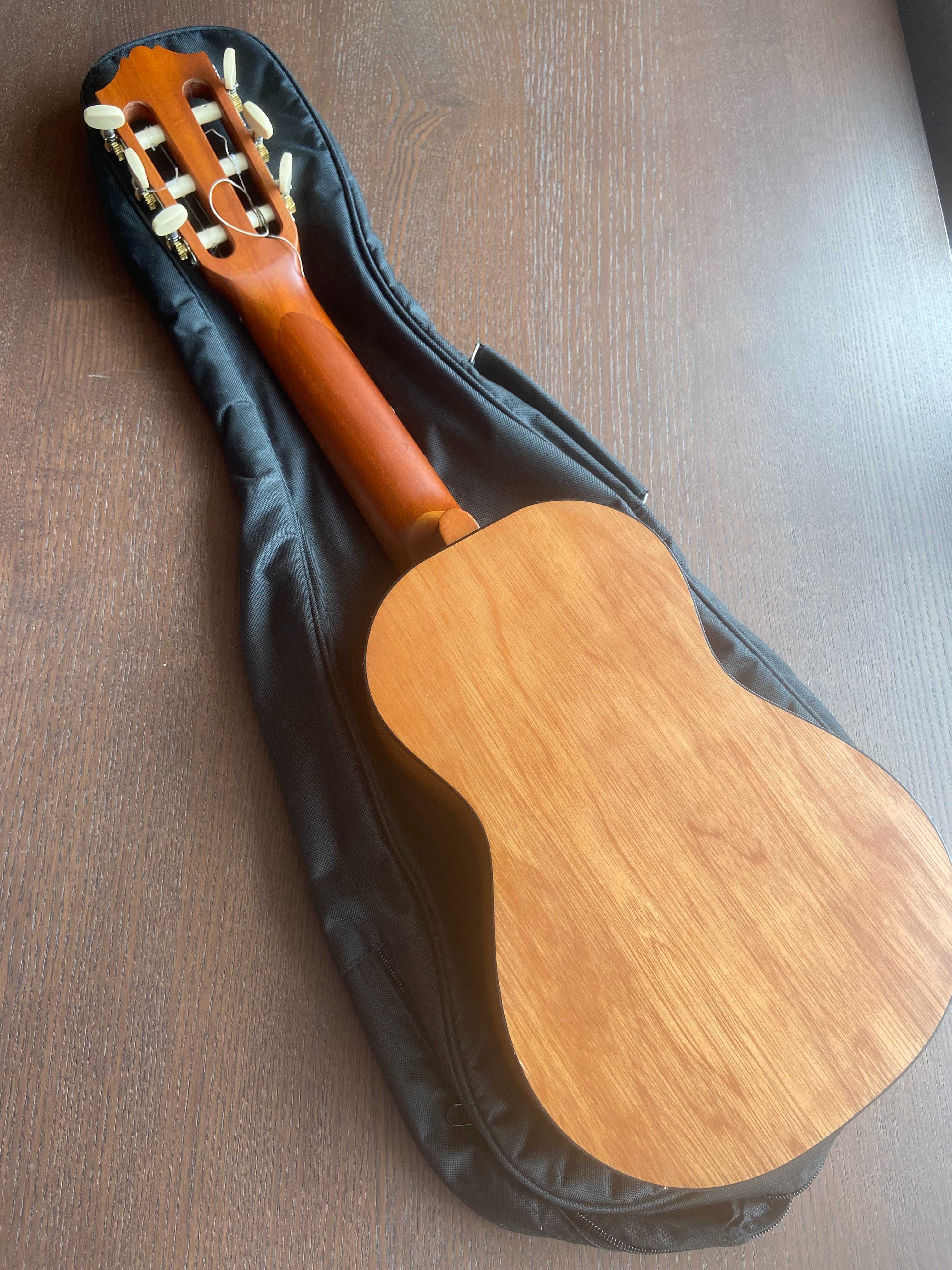 Guitalele Yamaha GL1