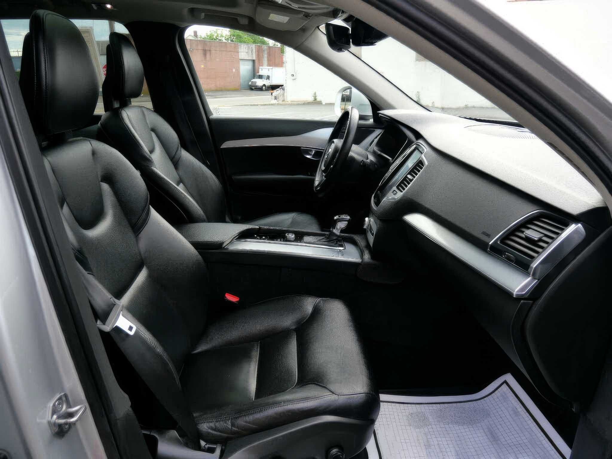 2018 Volvo XC90 T5 Momentum