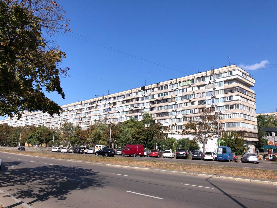Продам 1-комнатную квартиру 42 м2 с ремонтом возле м. Левобережная!