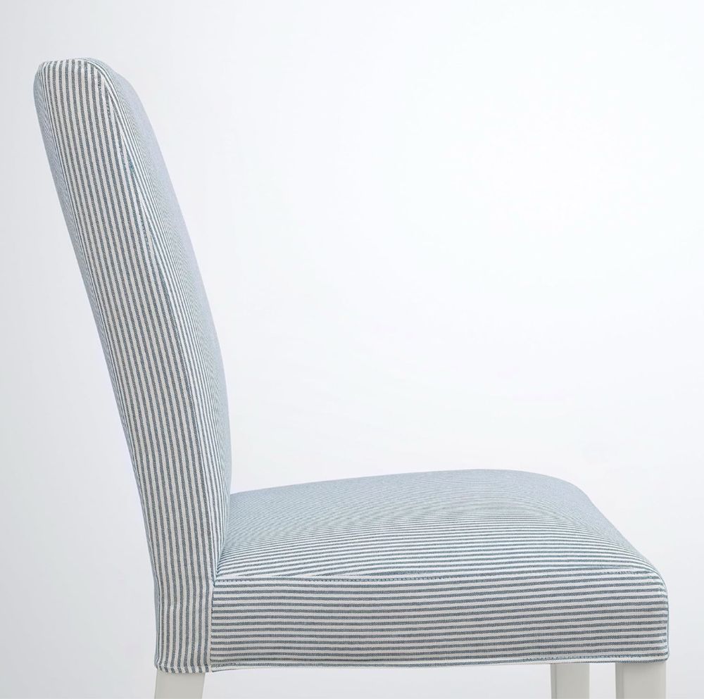 2 Cadeiras IKEA BERGMUND com capa azul e branca às riscas – Como novas