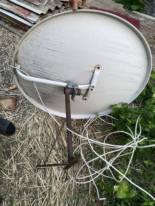 Супутникова тарілка супутник телебачення