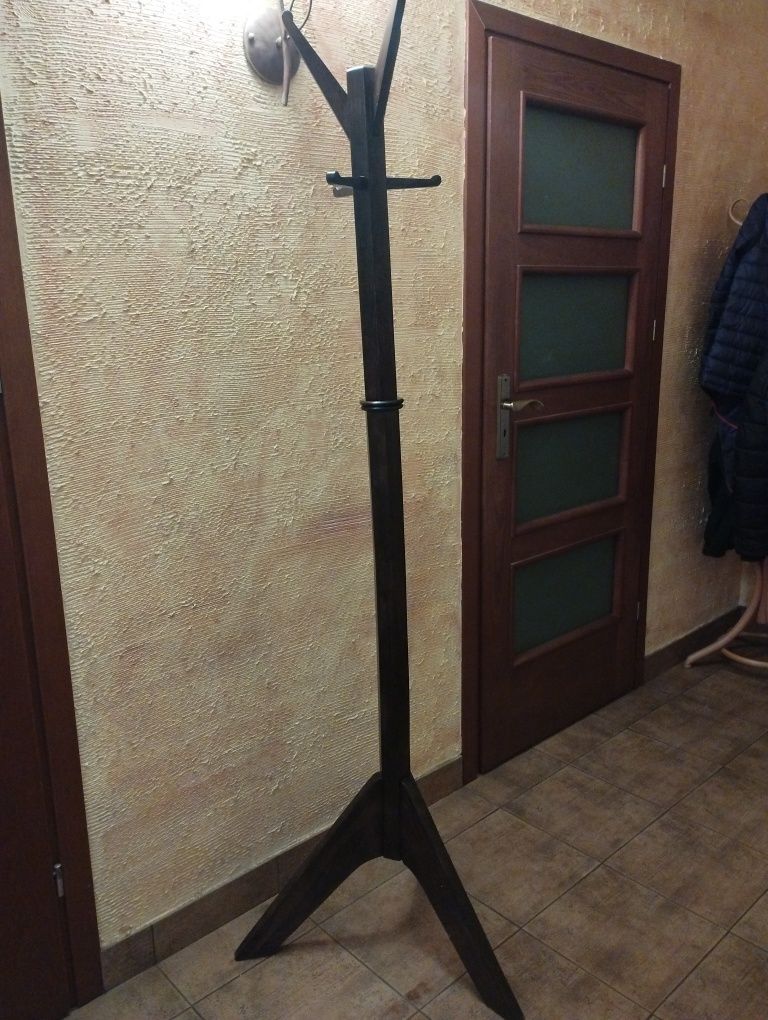 Wieszak gabinetowy stojący