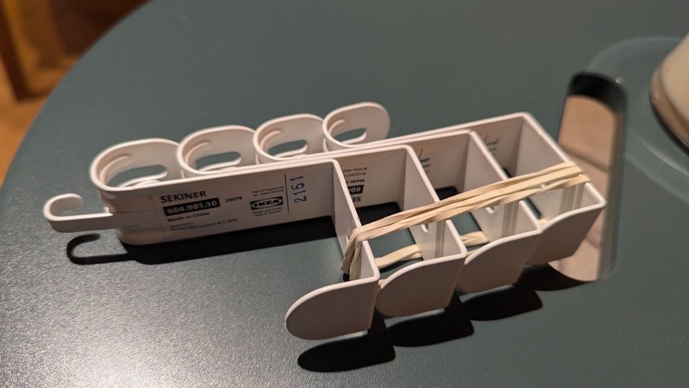 Wieszak wieszaki Ikea Sekiner 4 szt bdb białe