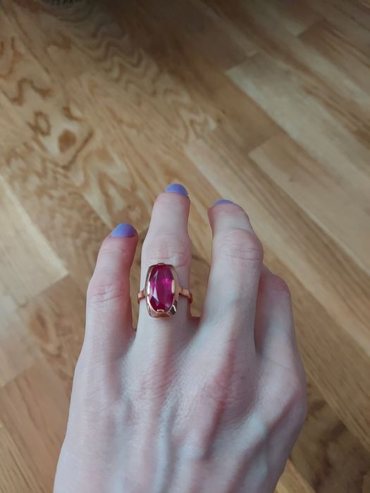 Красивое кольцо новое.