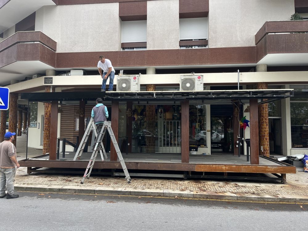 Esplanada fechada (amovivel em camião grua)