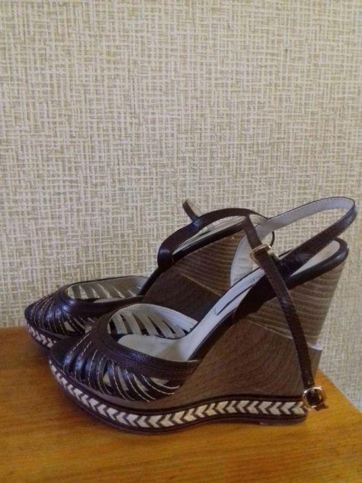 Босоножки Baskoni