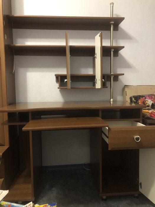 Стол для компьютера