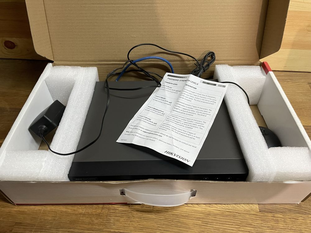 Rejestrator HIKVISION DS-7204HUHI-K1