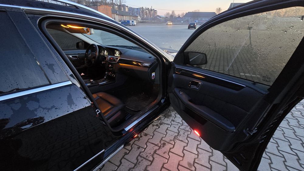 Mersedes чорний на чорному)))