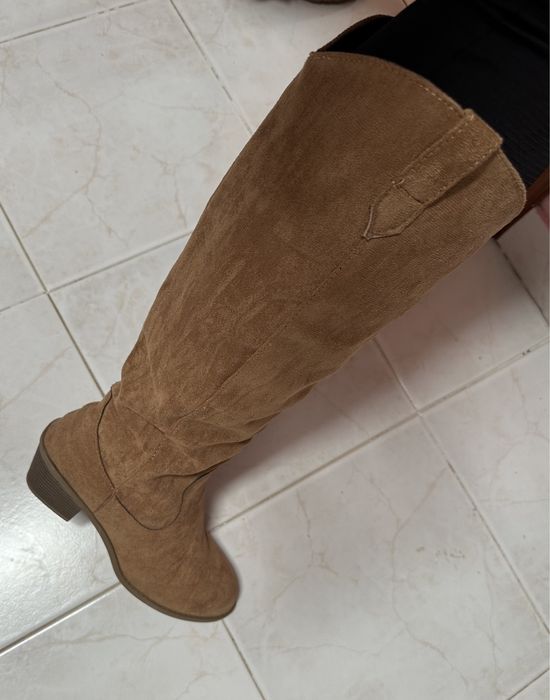 Botas Cano Alto em camel 37 (novas)