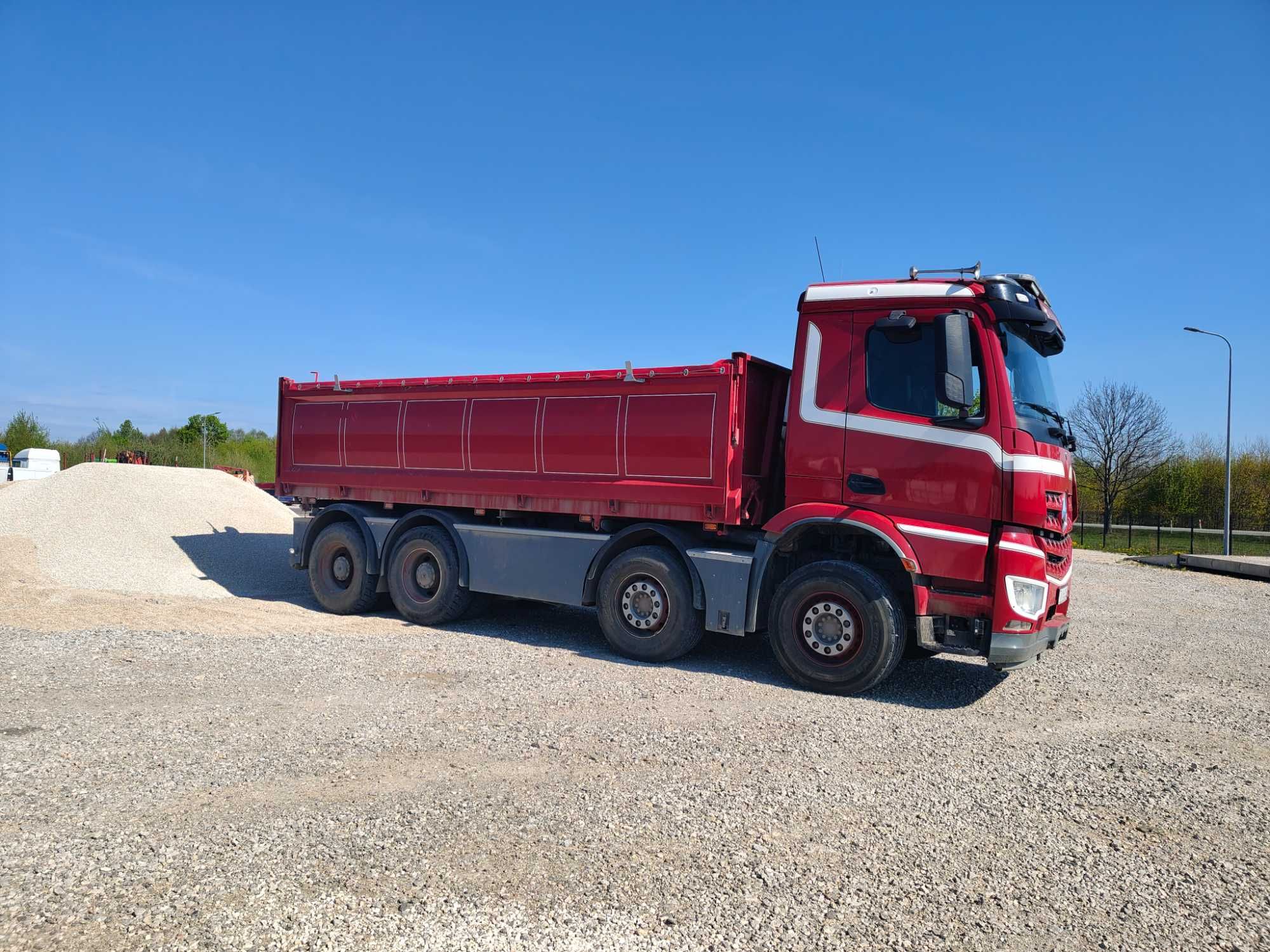 Usługi transportowe materiałów sypkich żwir-ziemia-gruz-piach MNIÓW