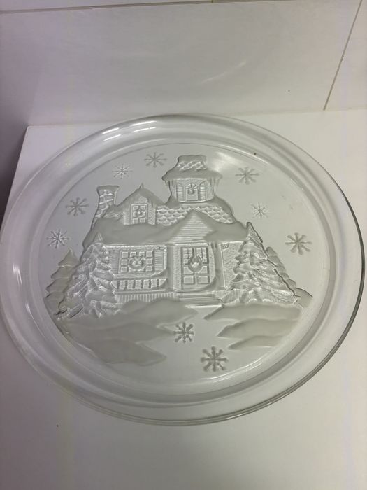 Prato em vidro ideal para Natal