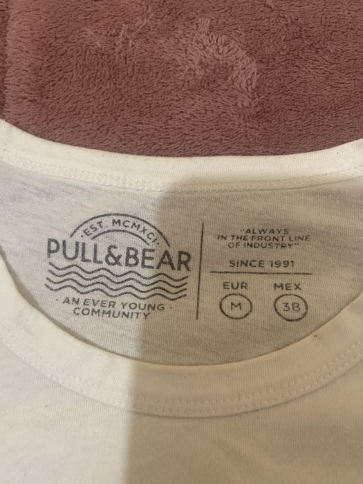 T-shirt rapaz “Pull&Bear” tamanho M branca com letras pretas