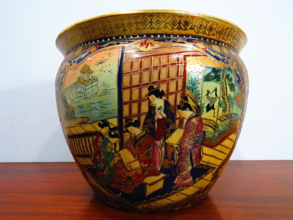 Vaso em cerâmica chinesa.