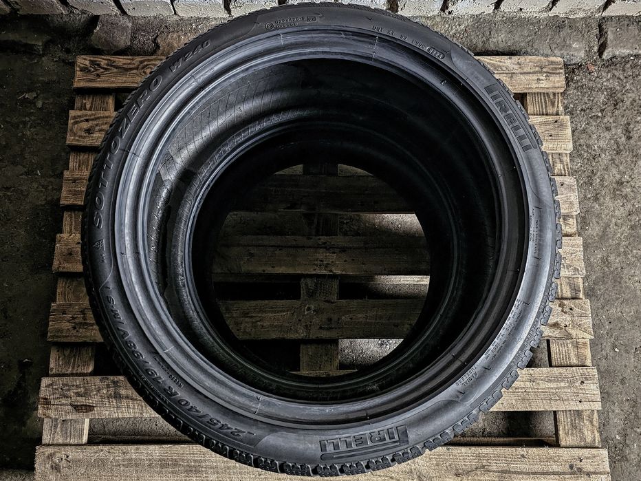 Пара 245/40r19 Pirelli | 2024 | 8.5mm | Зимові преміум шини/Стан нових