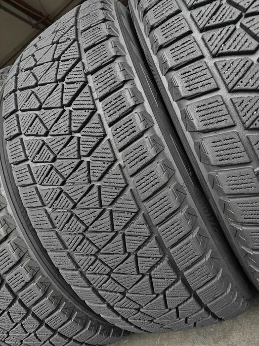 R18 225 60 шини зимові Bridgestone Blizzak DM-V2 японські липучки